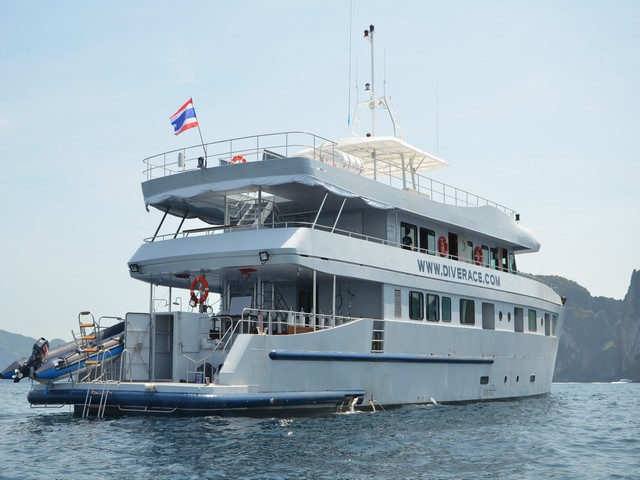 Diverace - Deluxe and twin Cabin